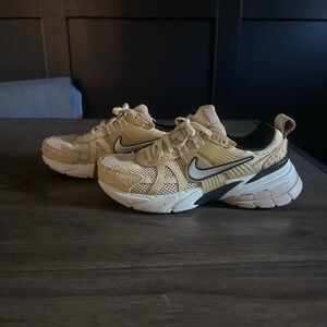 Nike v2k Tan Sneakers
